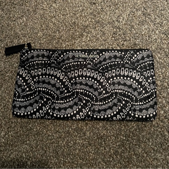 Victoria's Secret Black/White Zip Top Cosmetic Makeup Bag - Picture 1 of 4